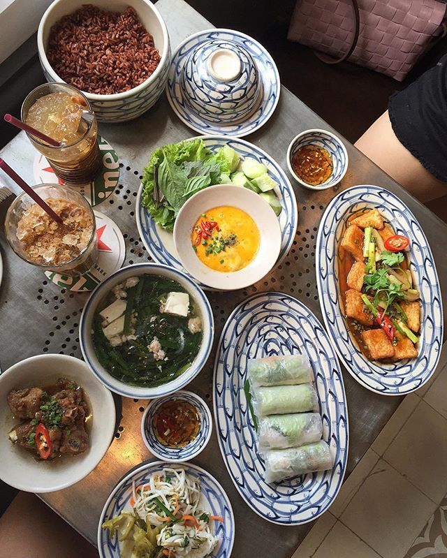Nhà của coffeeholic on Instagram: “Chị Hoa - Vietnamese Cuisine - 31A Lê  Thánh Tôn, Quận 1. Photo by @emilyeatsalatte #nccsaigon #nhacuacoffeeholic”