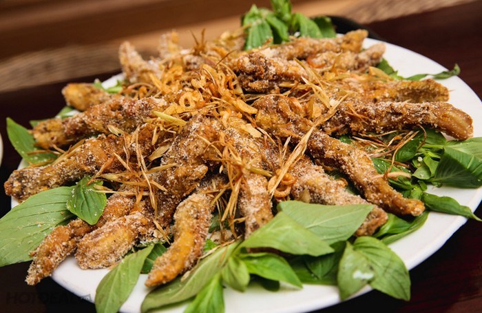 Lưỡi vịt từ lâu đã xuất hiện trong giới ẩm thực Việt Nam như một món lạ và độc.Món lưỡi vịt có vị béo ngậy, thơm đậm, dai, giòn, sần sật.