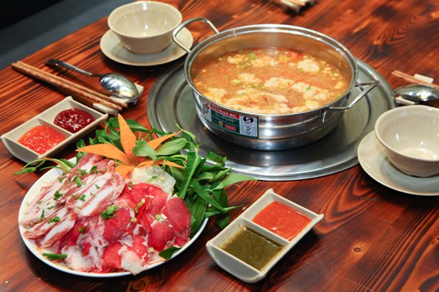 Buffet lẩu ăn không giới hạn tại Buffet BBQ & Hot Pot Hong Kong New Cầu Giấy