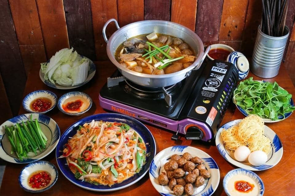 Lẩu bò Nhà Gỗ - Lẩu bò phong cách Đà Lạt - Địa Điểm Bình Dương