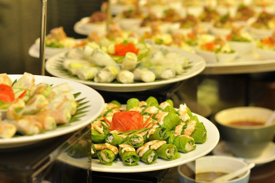 Buffet Khách sạn Đệ Nhất từ 140,000/người lớn giá 140.000đ - Hồ Chí Minh |  ÉnBạc.com