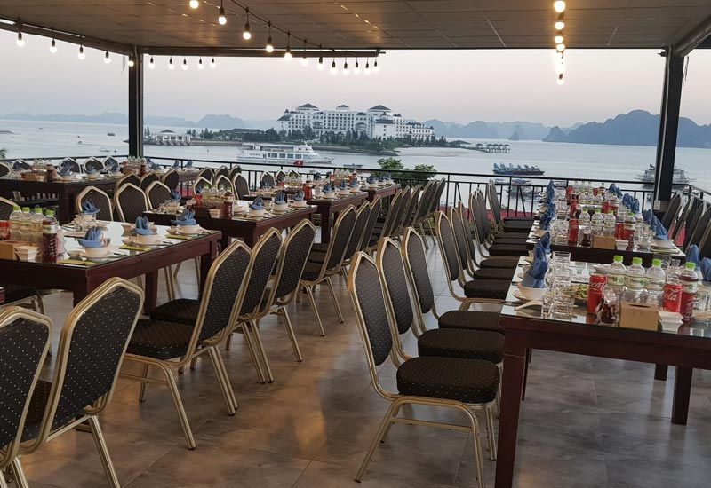 Phương Nam Hạ Long Restaurant ở Đường Đỗ Sĩ Họa, Khu Đô Thị Cái Dăm, Bãi  Cháy, TP Hạ Long