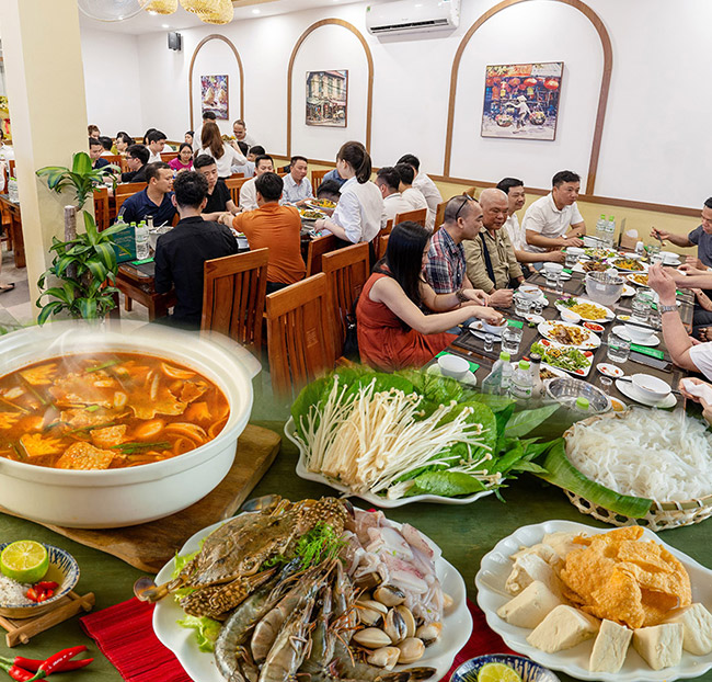 Thưởng Thức Toàn Bộ Menu Tại Nhà Hàng Sơn Hải Minh