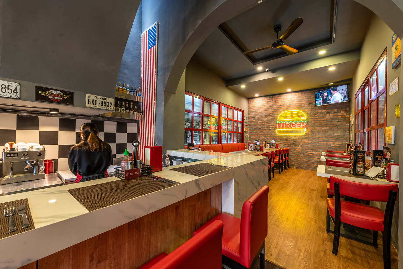 S&L's Diner - Nhà hàng kiểu Mỹ giữ lòng phố thị Thủ đô