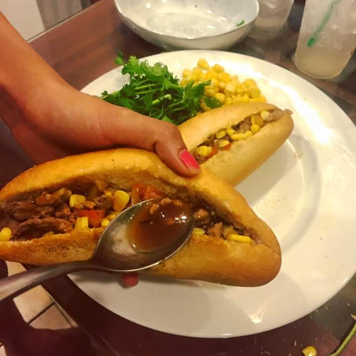 Bánh mì Vợ Ong Vàng