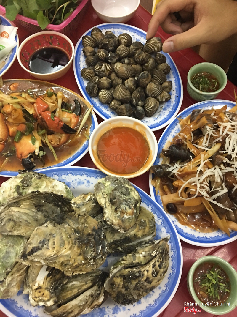 Ngọc Sơn - Ốc & Chân Gà Nướng ở Tp. Hạ Long, Quảng Ninh | Foody.vn