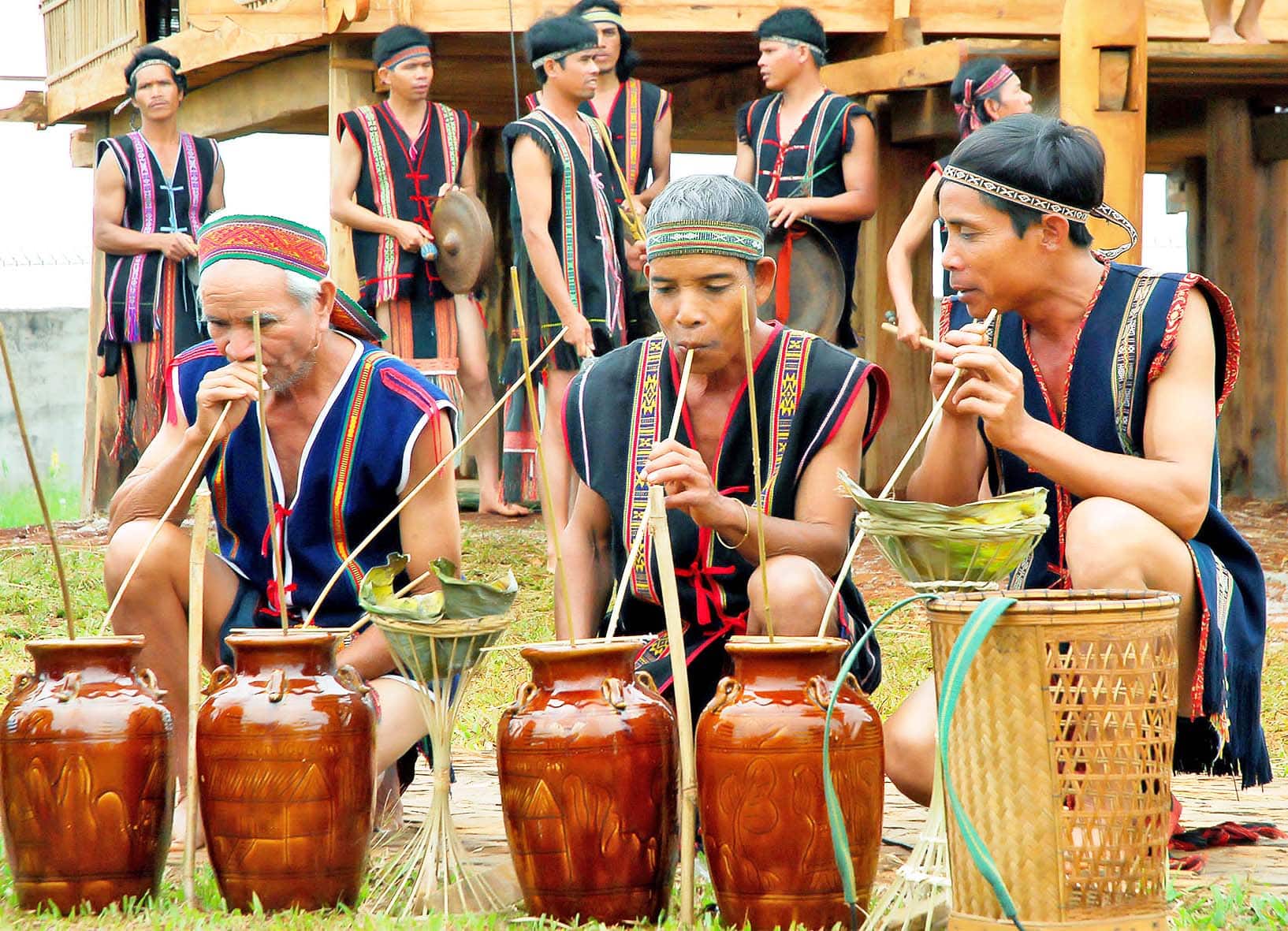 Nồng nàn men lá Tây Nguyên