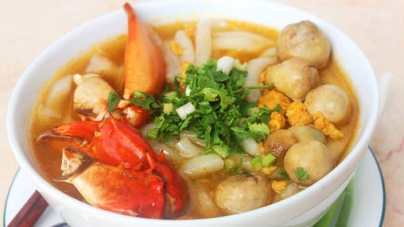 Trưa cuối tuần ngon miệng với món bánh canh cua nóng hổi, thơm lừng