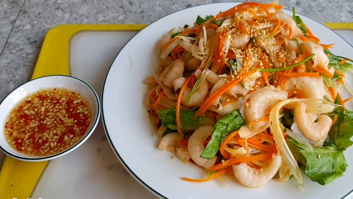 Cách làm gỏi ngó sen tôm chay giòn ngon không bị đen đơn giản
