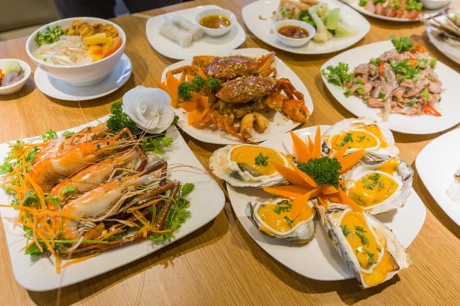 Ẳn thỏa thích 120 món Á tại Hoàng Yến Buffet The Garden Mall - Địa điểm ăn uống