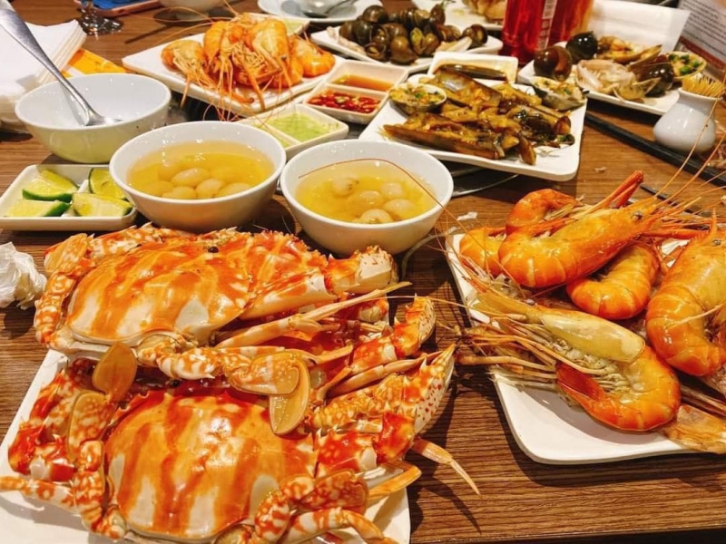 Hải sản tươi, khách hàng có thể tự chọn