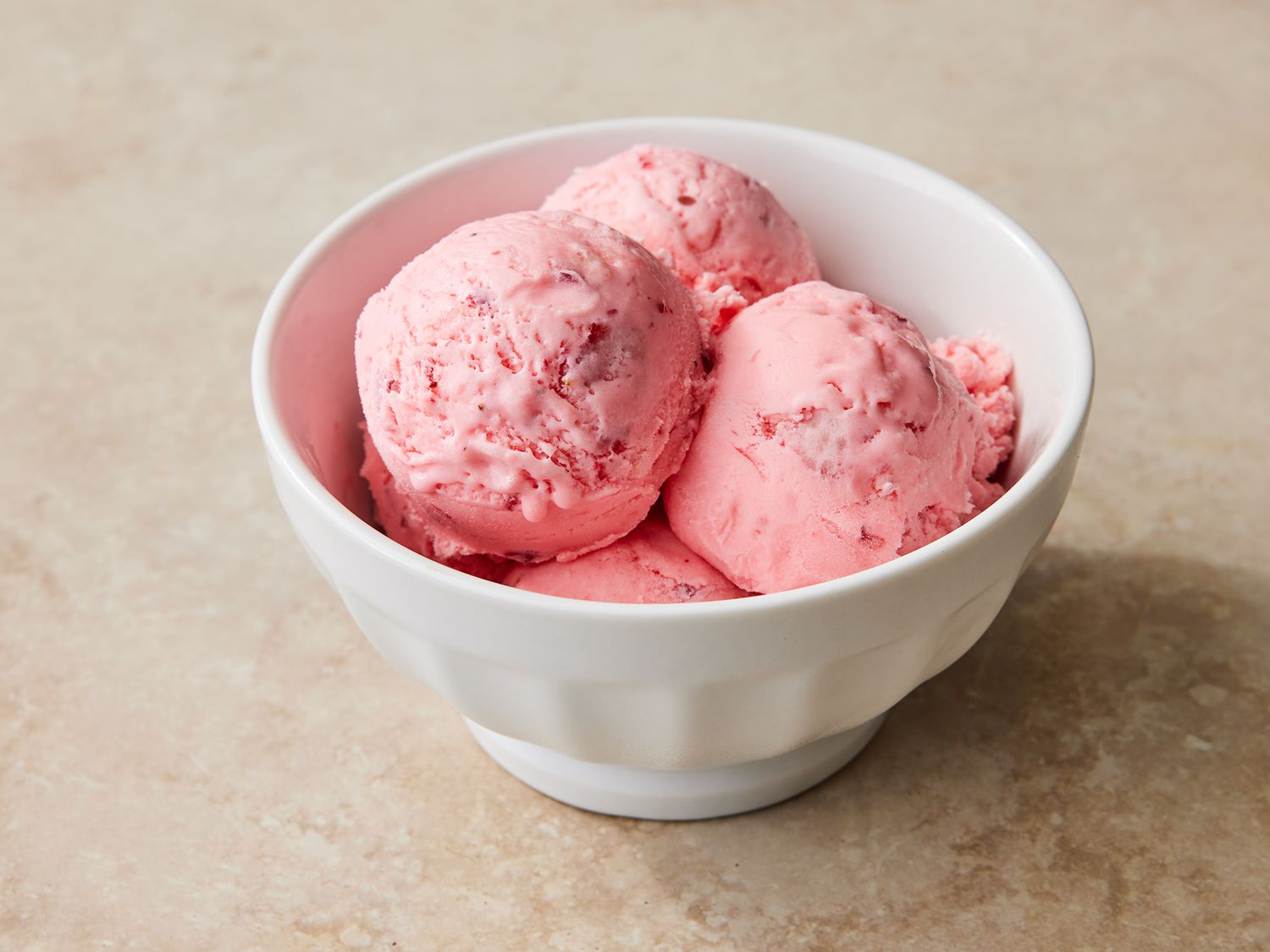 Easy, Eggless Strawberry Ice Cream Recipe