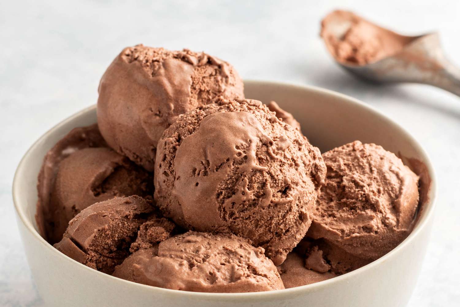 Easy No-Cook Homemade Chocolate Ice Cream Recipe