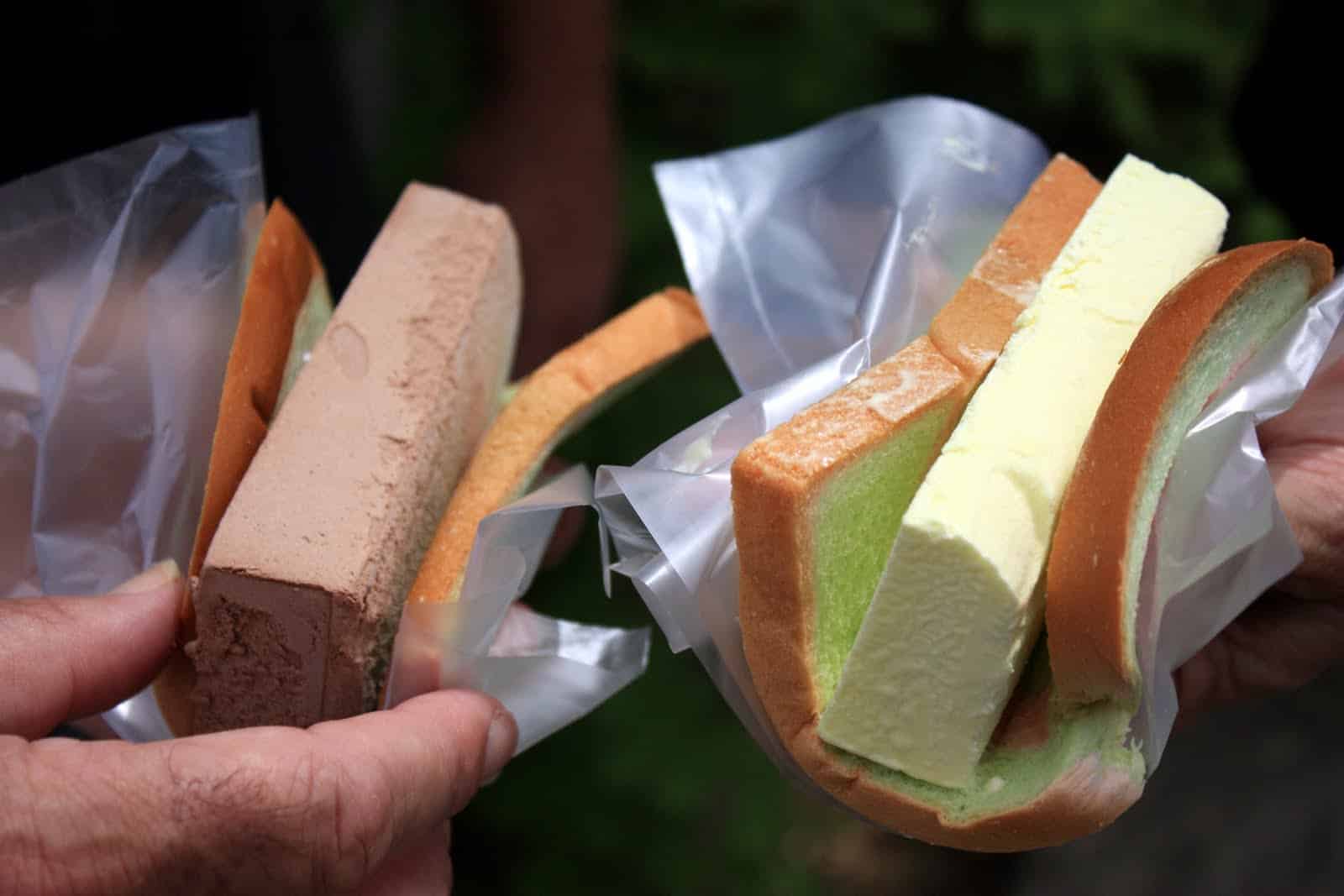 Kẹp kem Singapore, món ăn gợi nhớ đến bánh mì kẹp kem tuổi thơ