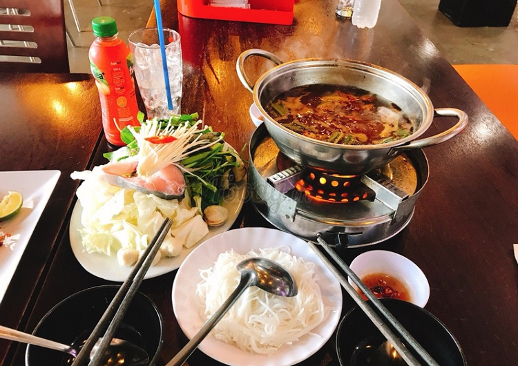 Top 10 địa điểm ăn uống quán ăn gia đình ngon nhất Quận Bình Tân - Hoa Mai Quán