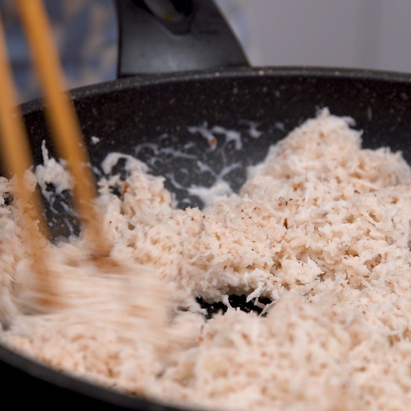 Cách sên nhân sữa dừa thơm ngon, béo mịn đơn giản cho bánh trung thu
