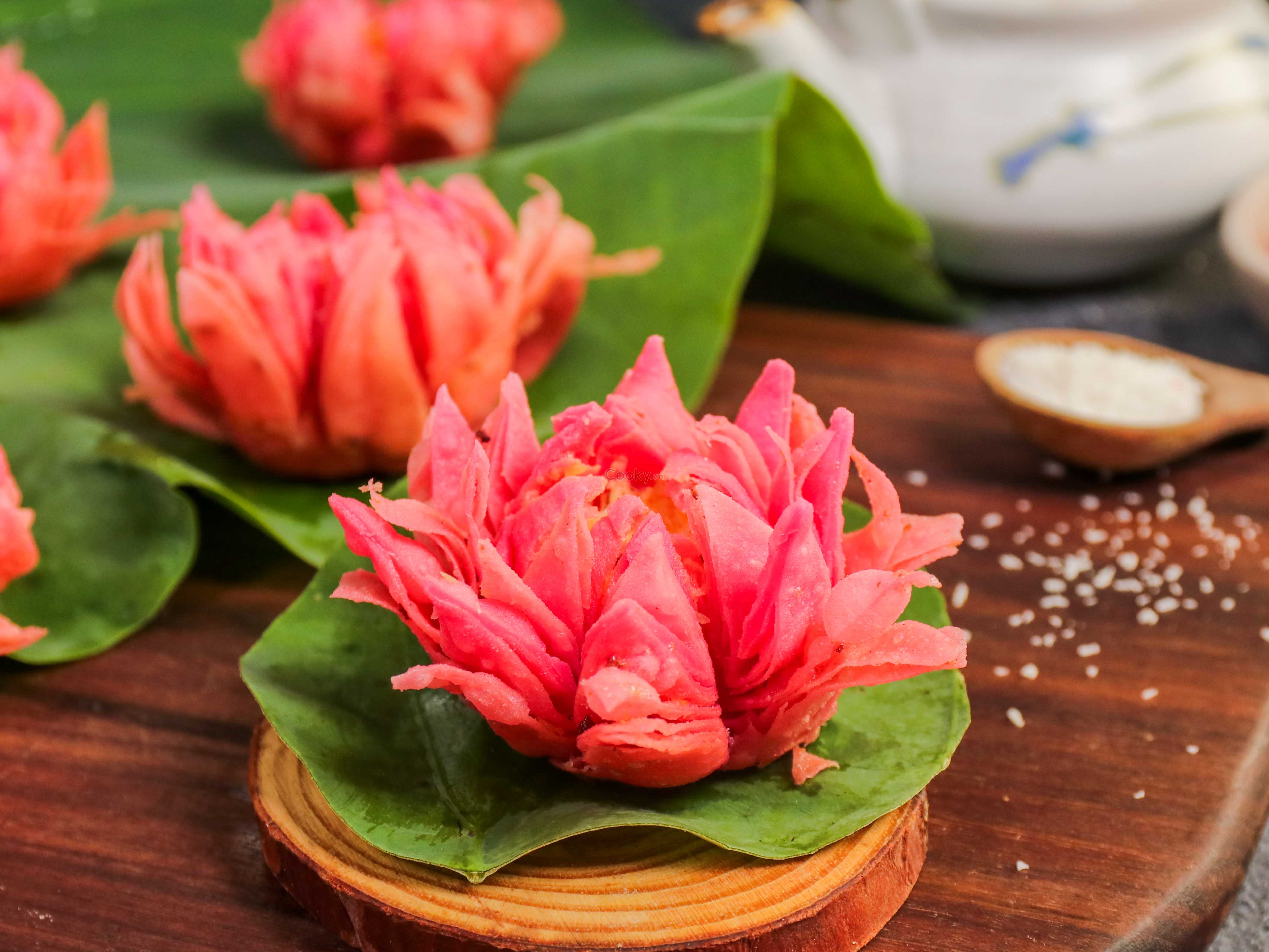Bánh Trung Thu Hoa Sen | Học Nấu Ăn Ngon! | NauNuong.NET